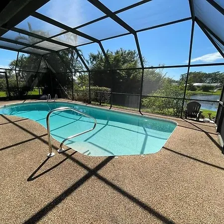 Great Family Home With A New Sparkling Pool,Lovely Lake View, Close To Beach